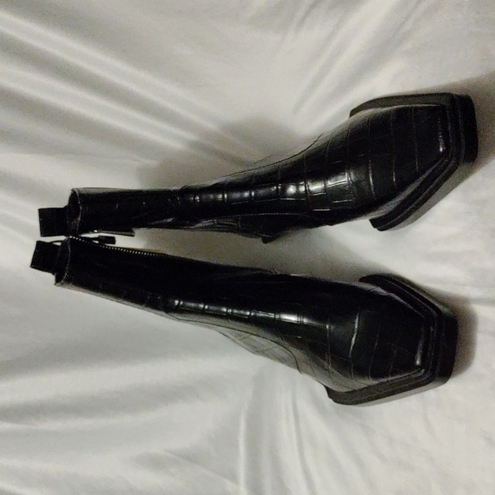 NWT Women's Zara Black Heeled ankle boots - Picture 2 of 6
